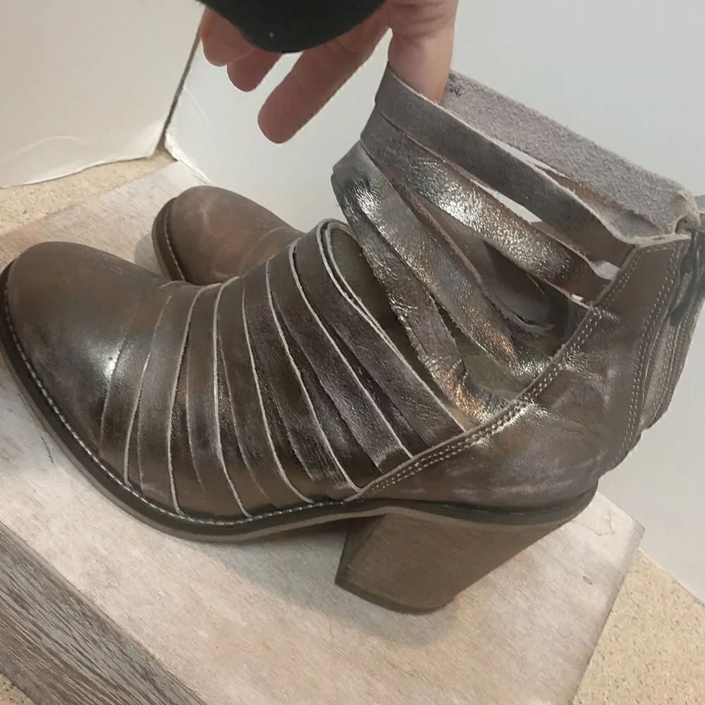 👍 Free People Distressed Booties Size 7 / 37.       A6